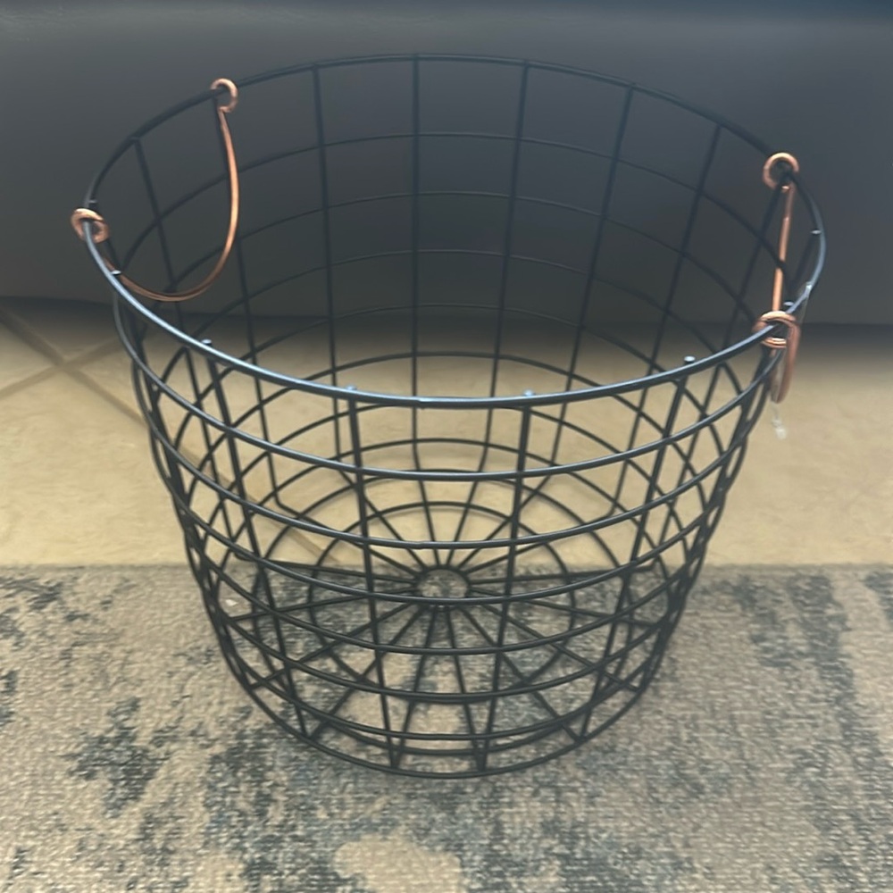 Target wired round basket